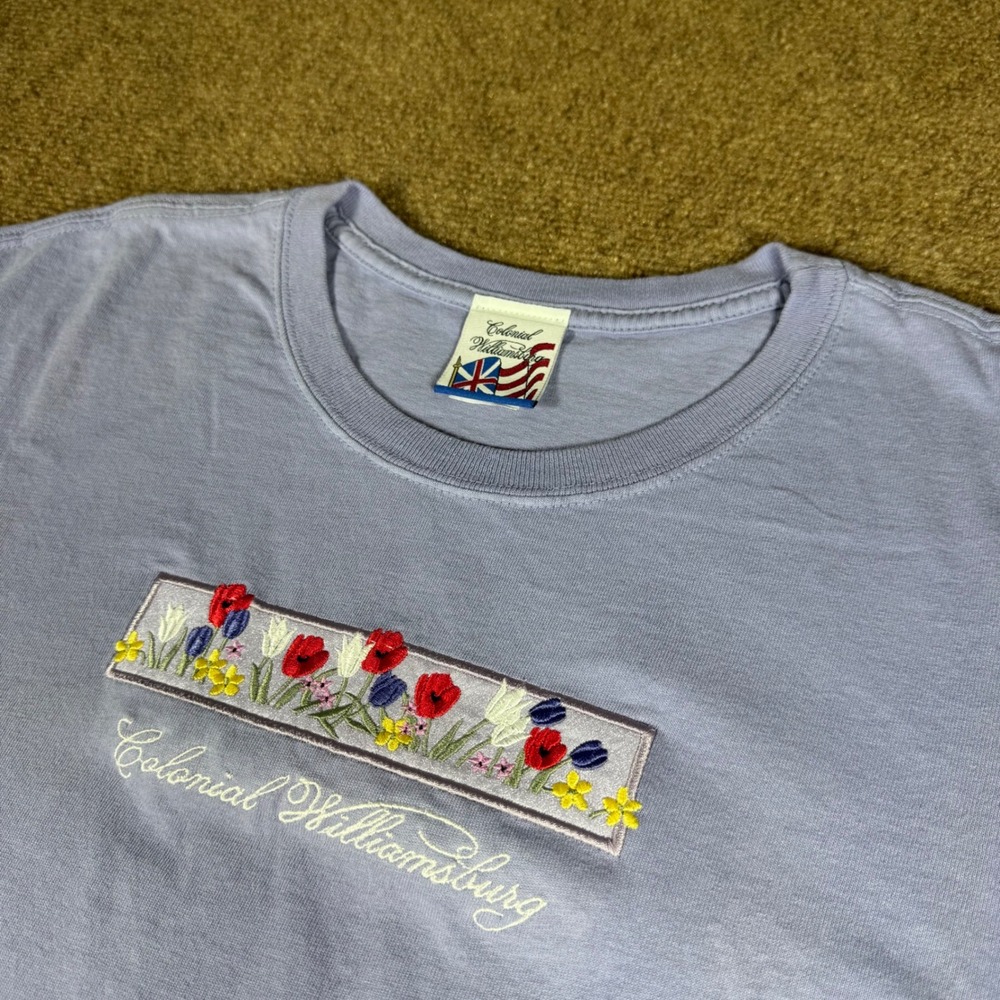 Vintage 90s Colonial Williamsburg T Shirt Size Large Floral Embroidered Lavender